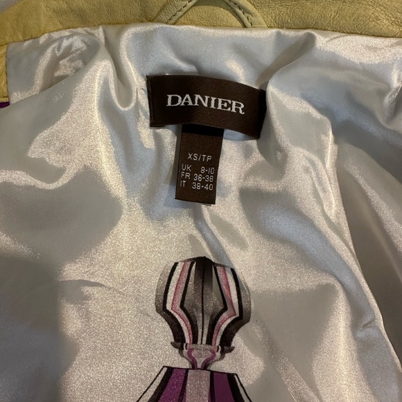 Danier | Stylish Moto Leather Jacket - Picture 4 of 7